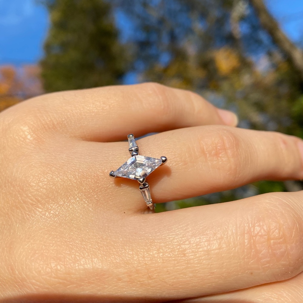 New Silver 925 Ring Creative Moissanite Gemstone - Picture 3 of 10
